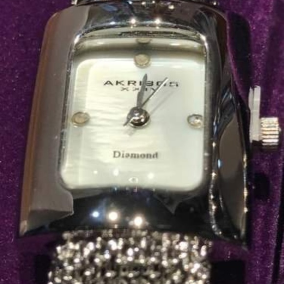 AKRIBOS XXIV Ladies Watch Gift Set of 3 - Picture 3 of 5